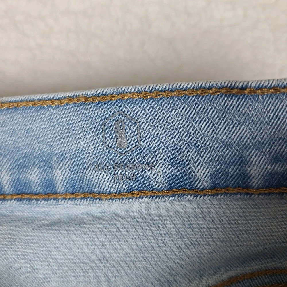 Levi's 541 Jeans Mens 34x34 Blue Athletic Taper Light Wash All Season Tech Denim